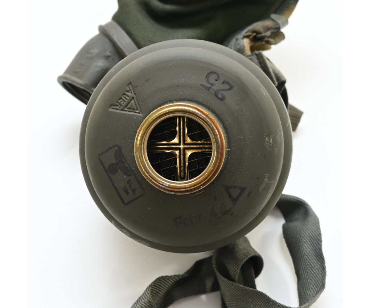 Mint Luftschutz Gasmask 1944 — image 7