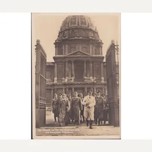 A.Hitler vreläßt den Invaliden-Dom Postcard
