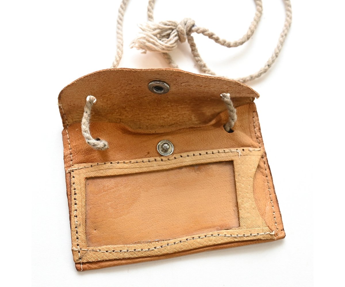 Kraftfahr Erkennungsmarke in Leather Pouch — image 3