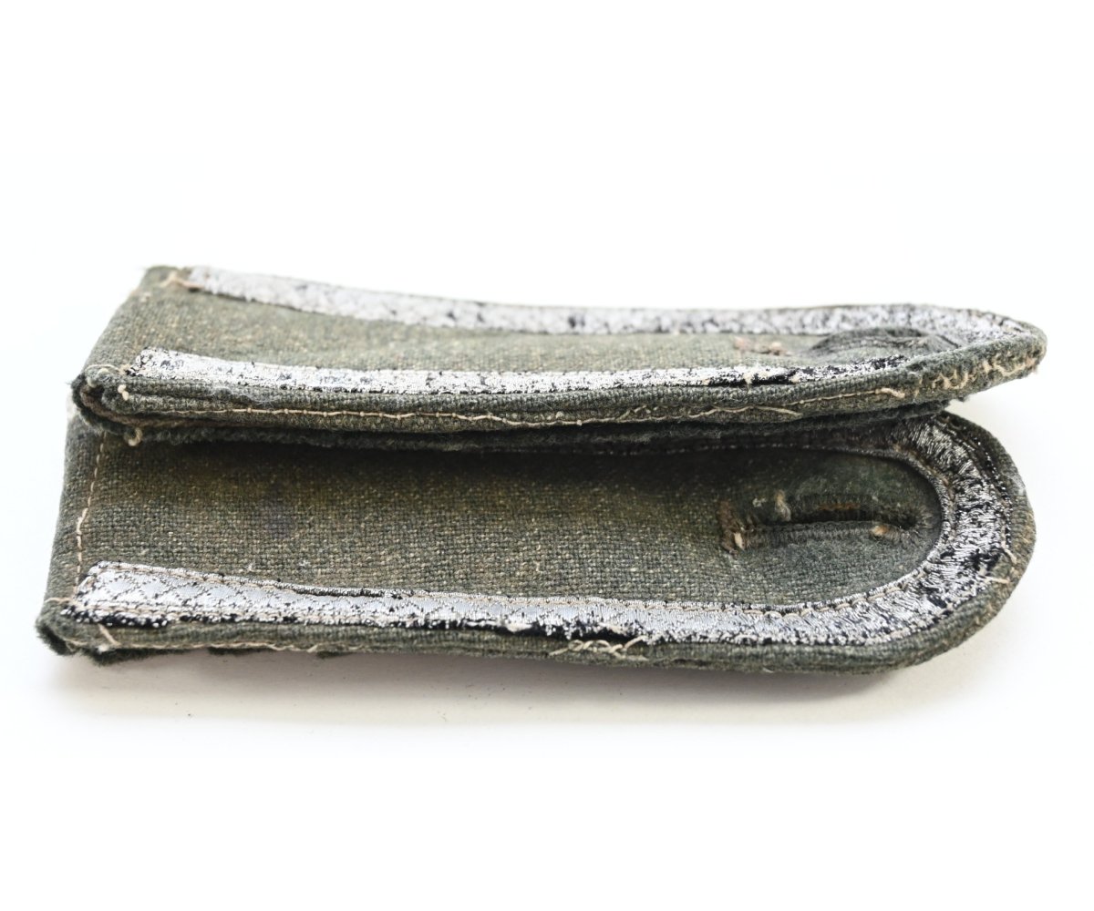 Unpiped WH Uffz. Shoulder-Straps — image 2