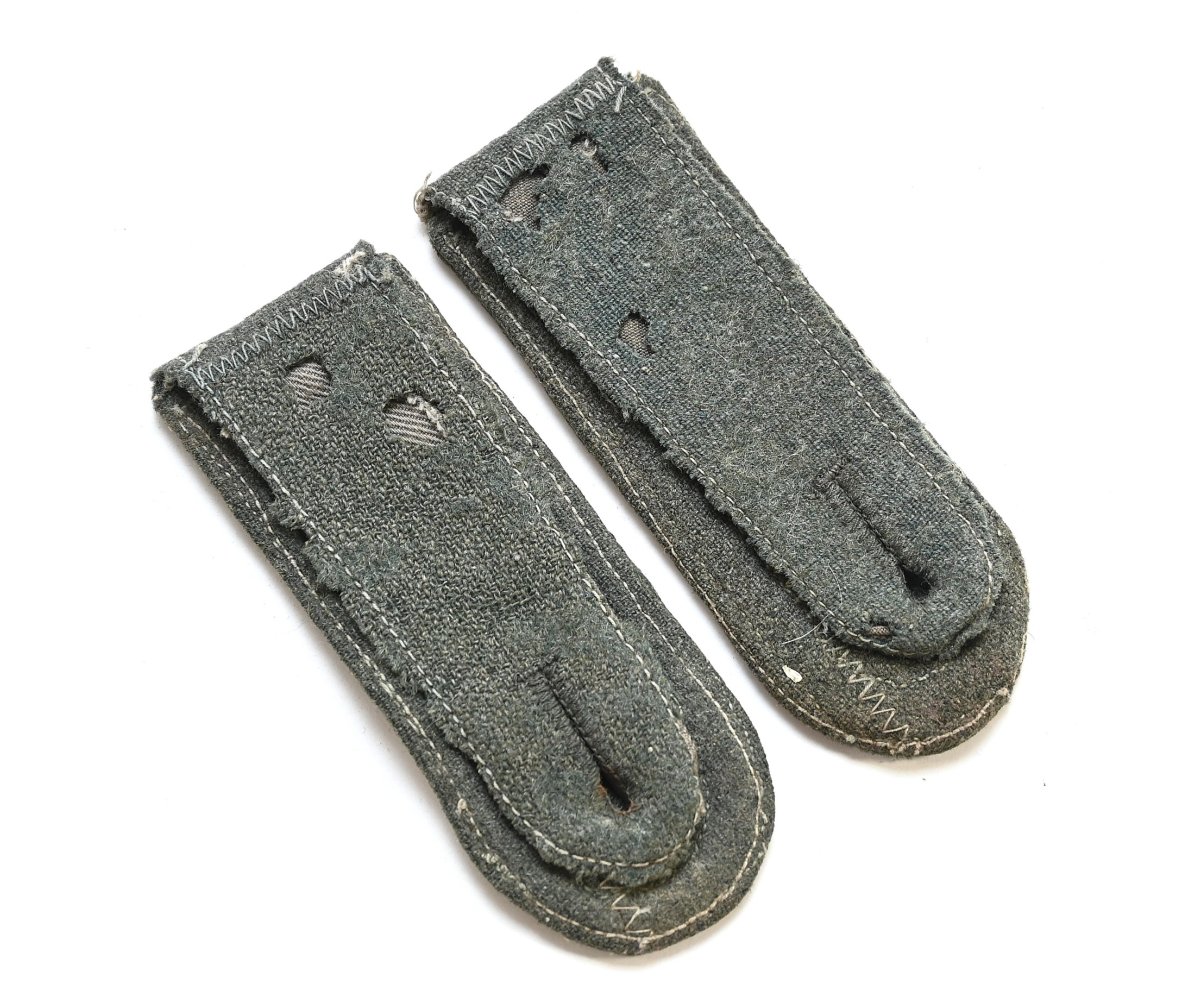 Unpiped WH Uffz. Shoulder-Straps — image 4