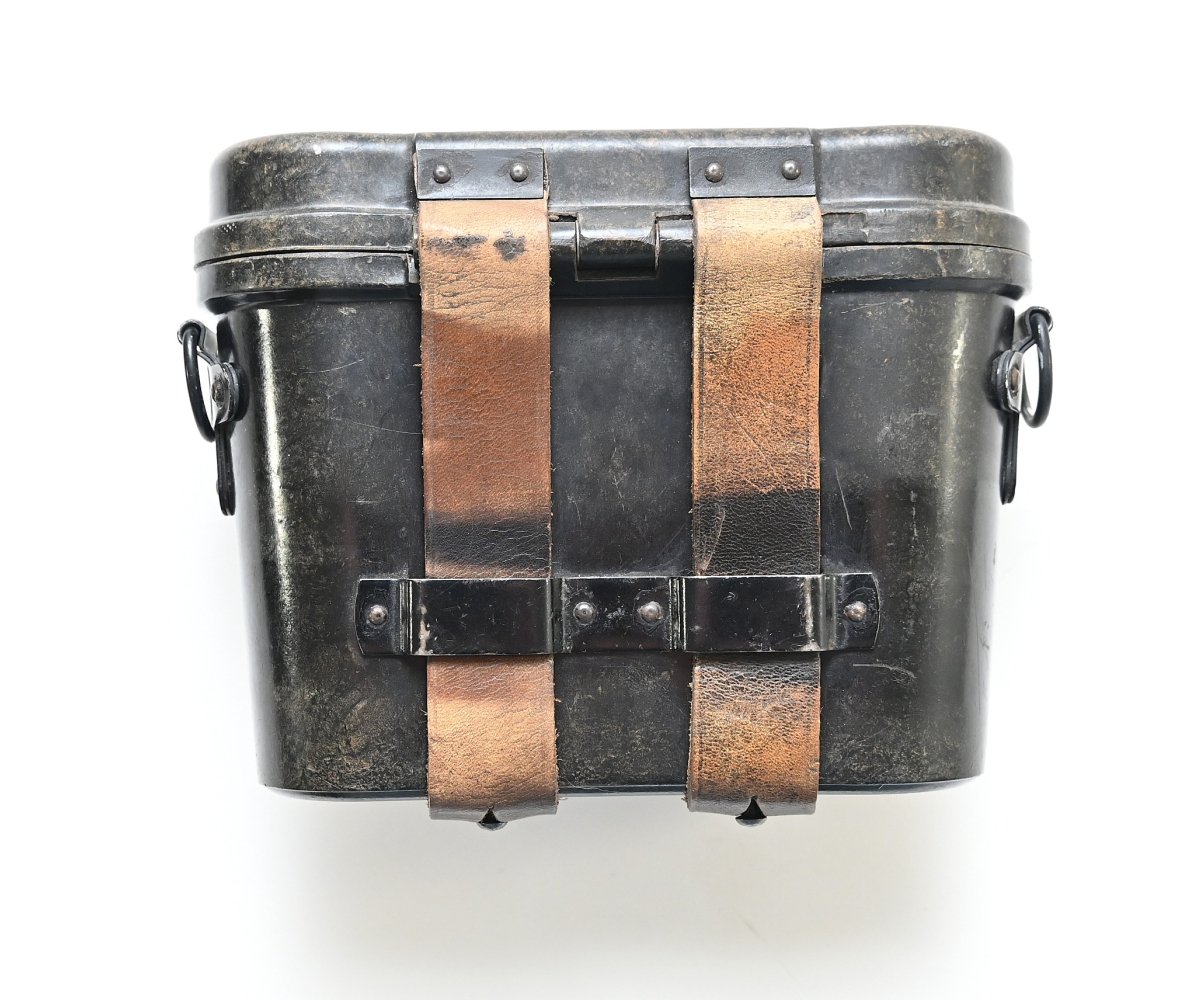 Bakelite 6x30 Dienstglas Case (brown straps) — image 5