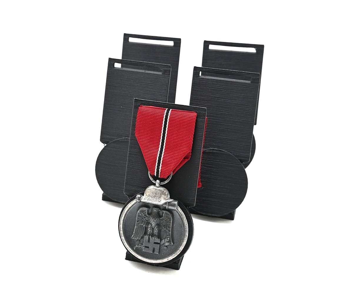5x Ostmedaille Display Stands