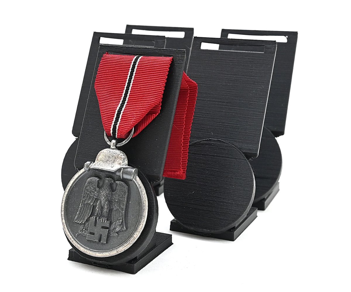 5x Ostmedaille Display Stands — image 2