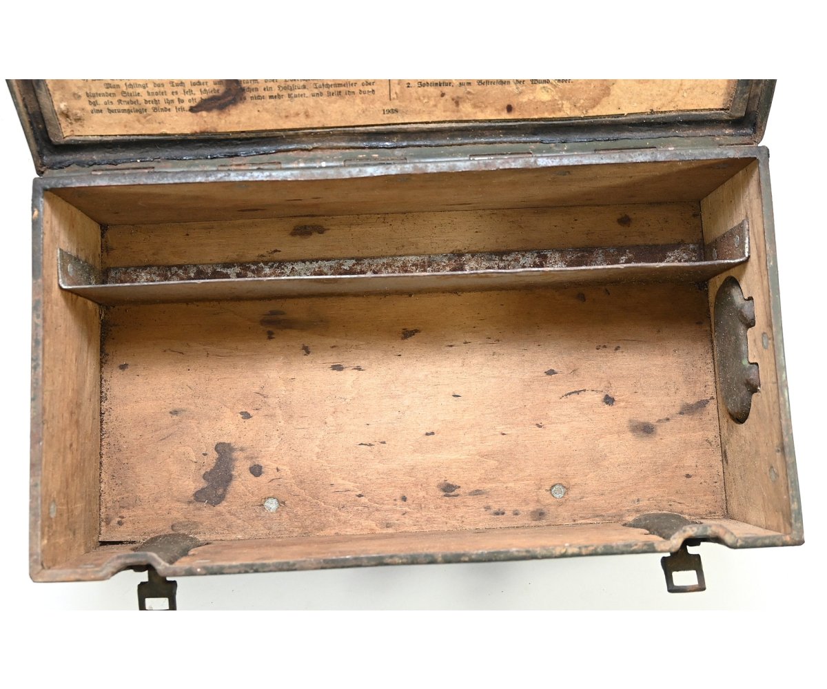 Wehrmacht Vehicle Verbandkasten — image 9