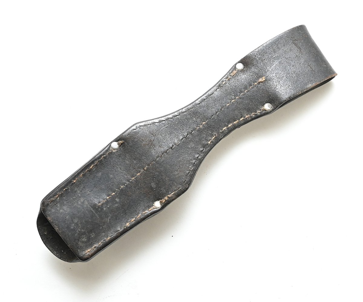 Wehrmacht K98 Bayonet Frog — image 3