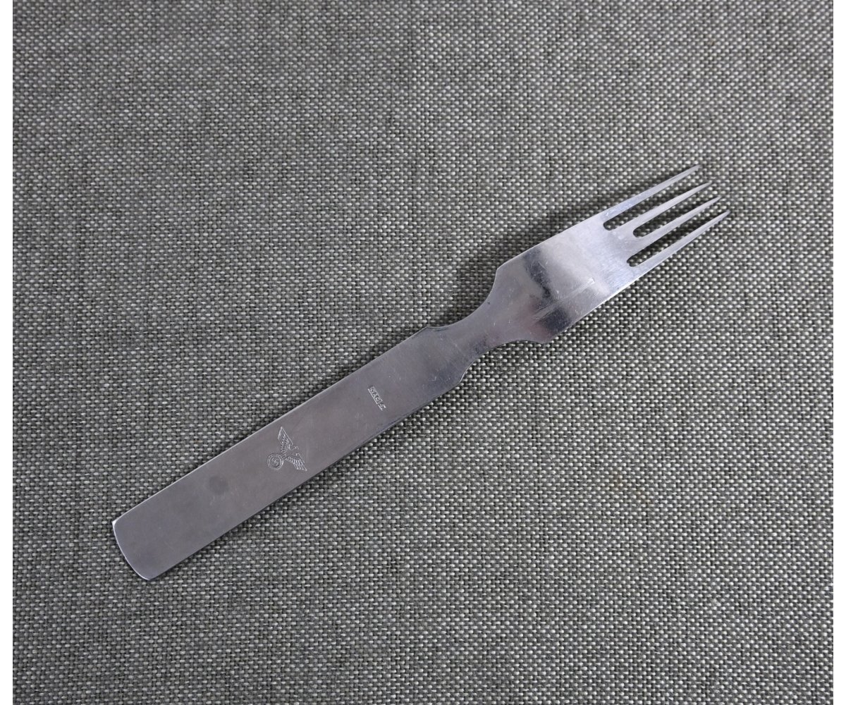 Wehrmacht 'Feldbesteck' Fork (gAg42) — image 2