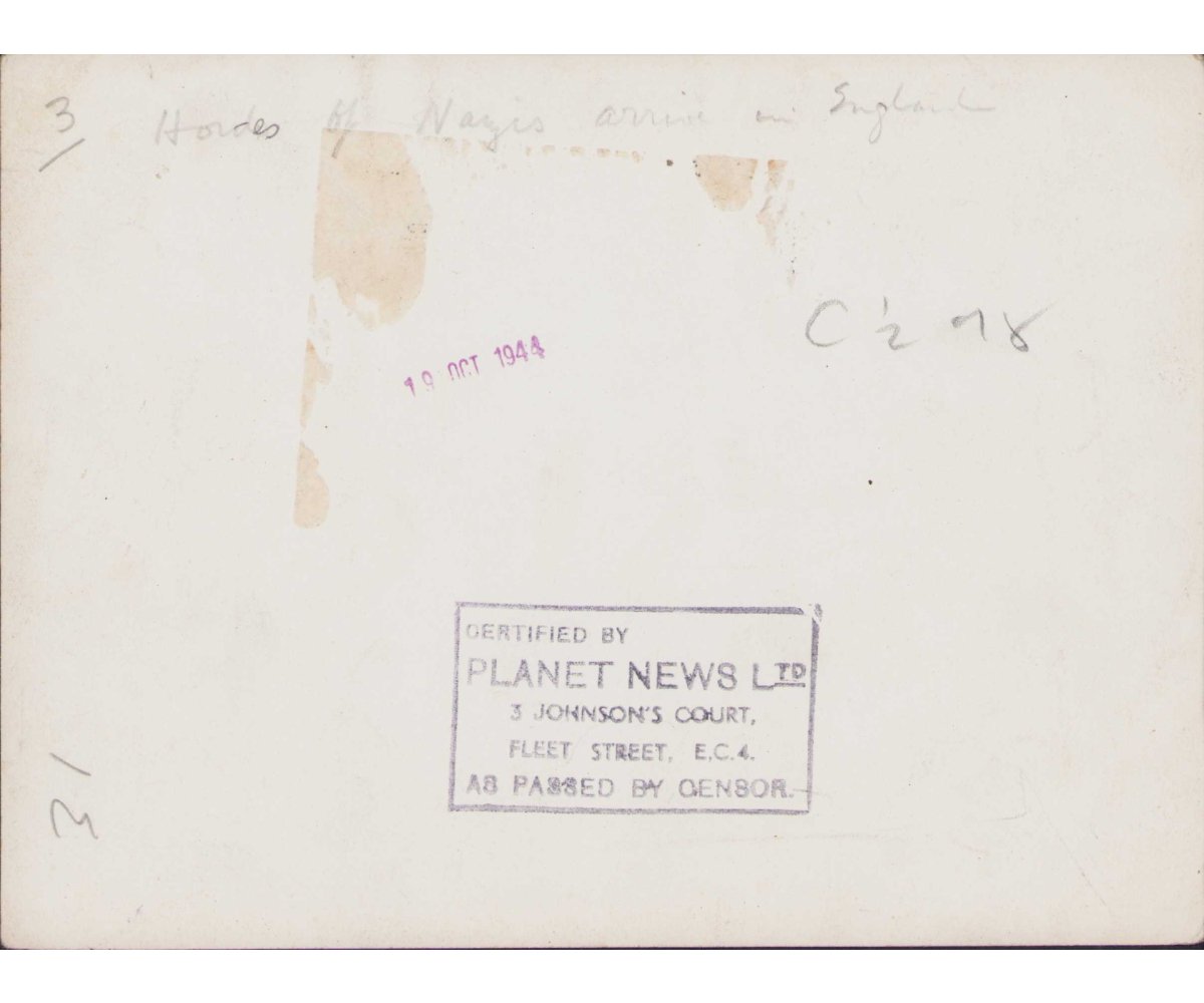 'German Soldiers land in England' US Press Photo — image 2