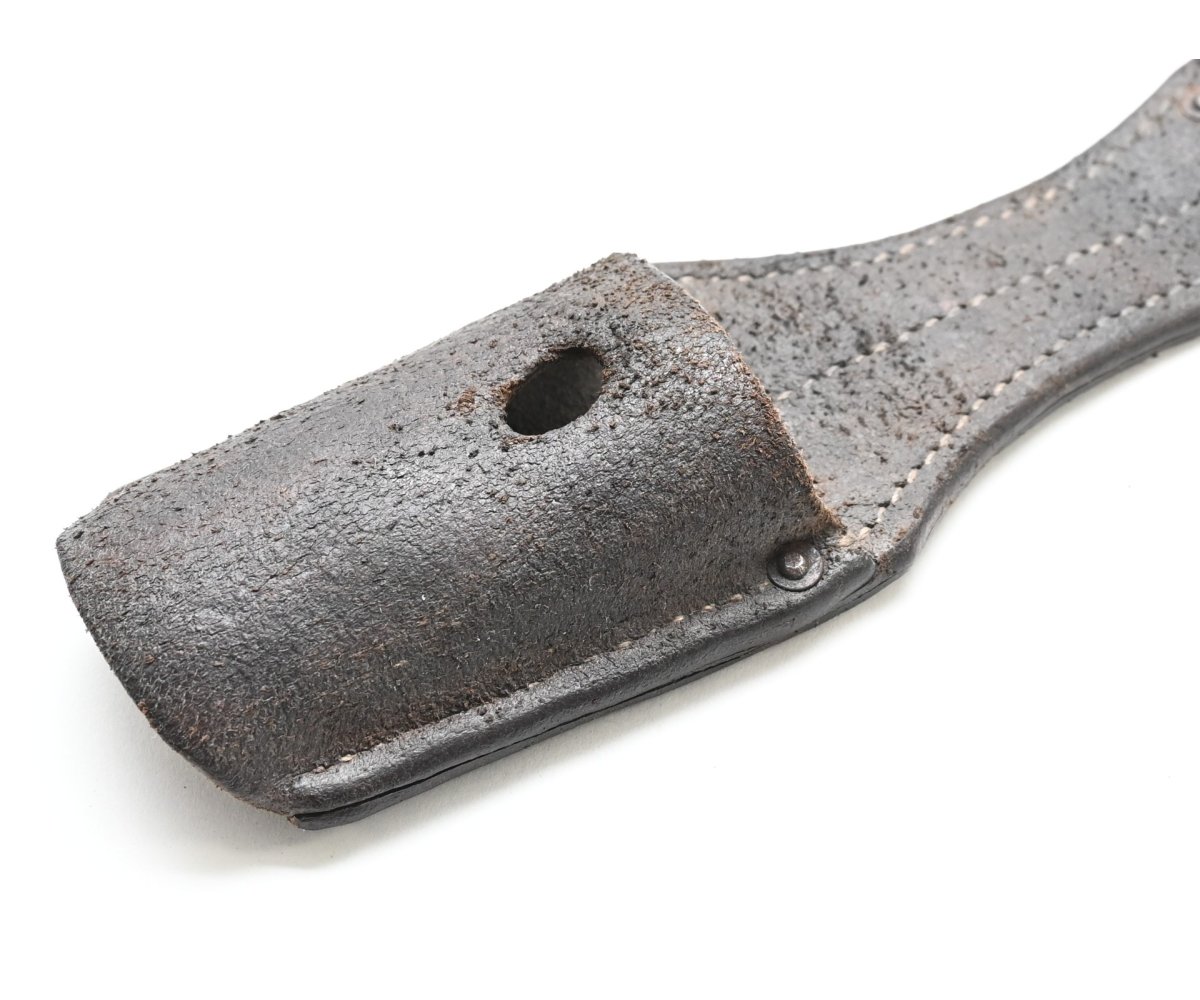 WW1 German 98/05 'Butcher' Bayonet Frog — image 2