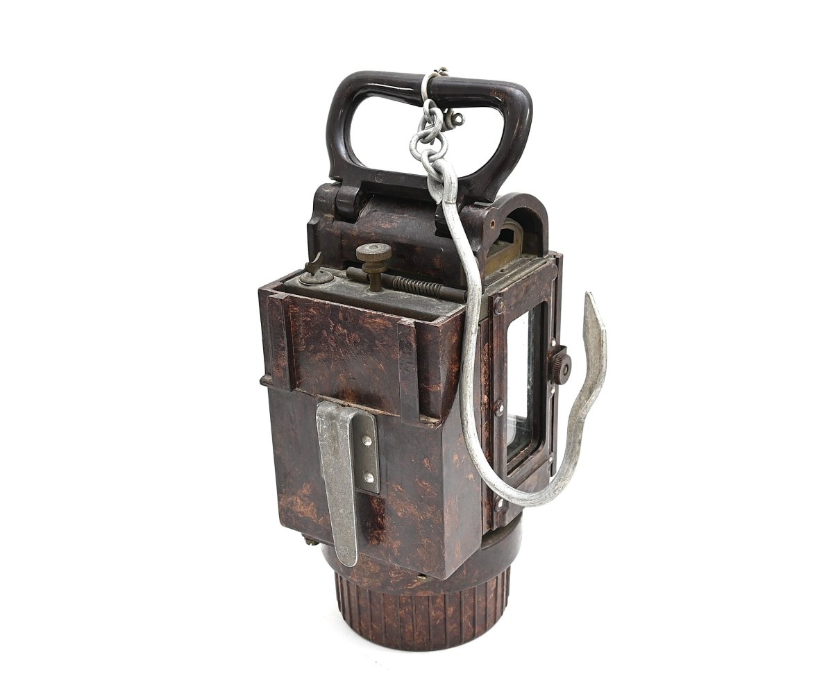 Bakelite Wehrmacht Einheitslaterne with Hook — image 3