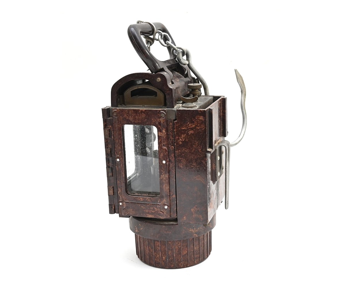 Bakelite Wehrmacht Einheitslaterne with Hook — image 5