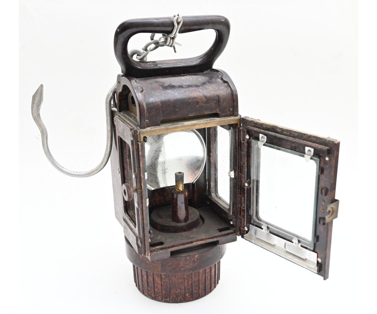 Bakelite Wehrmacht Einheitslaterne with Hook — image 6