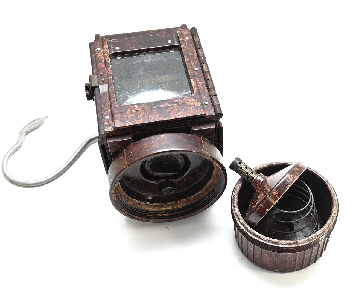 Bakelite Wehrmacht Einheitslaterne with Hook — image 7