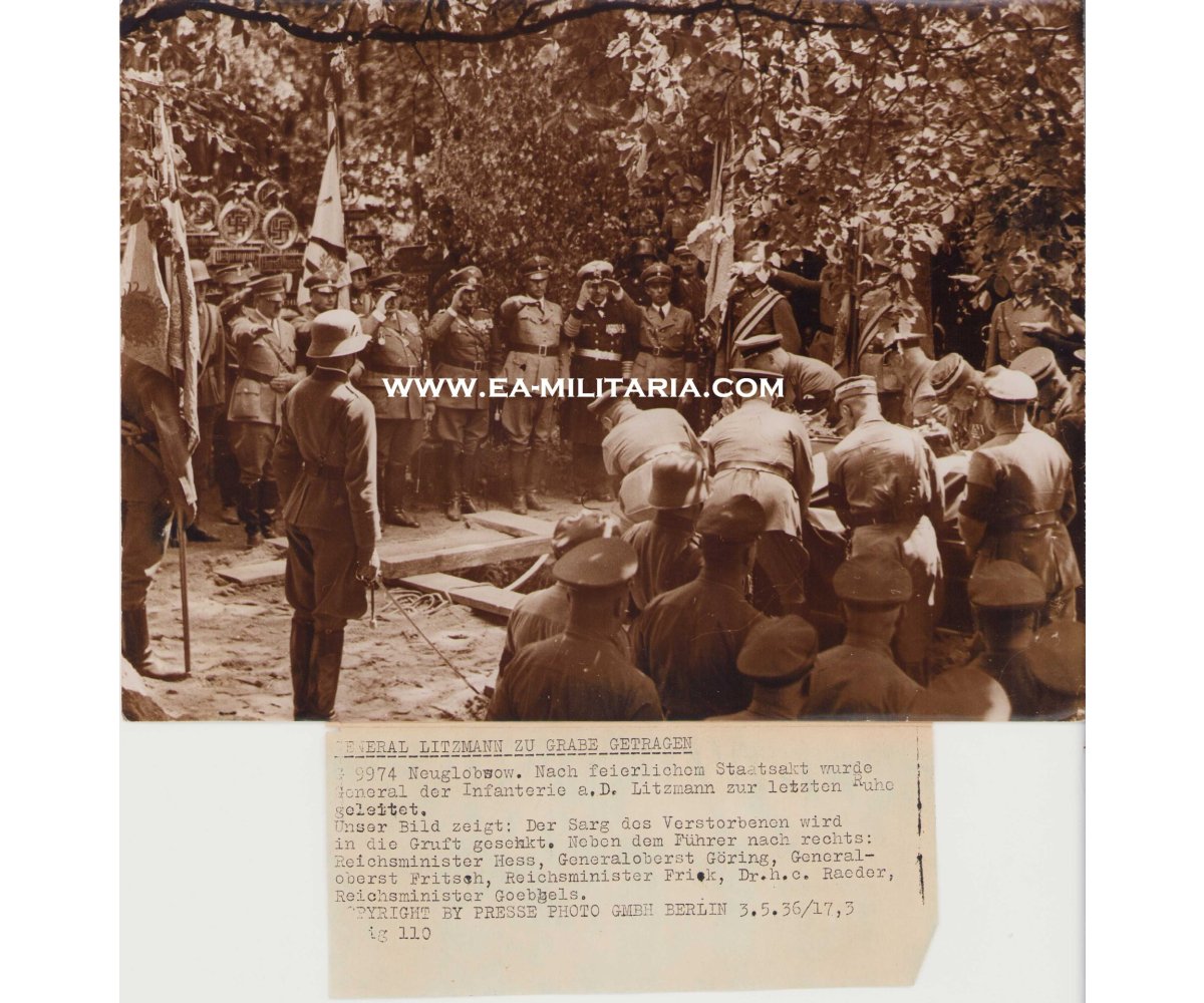 'General Litzmann zu Grabe Getragen' Press Photo — image 2