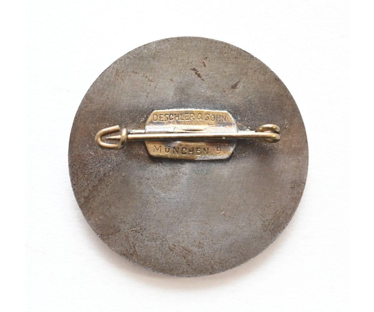 'Reichsparteitag 1934' Abzeichen — image 2