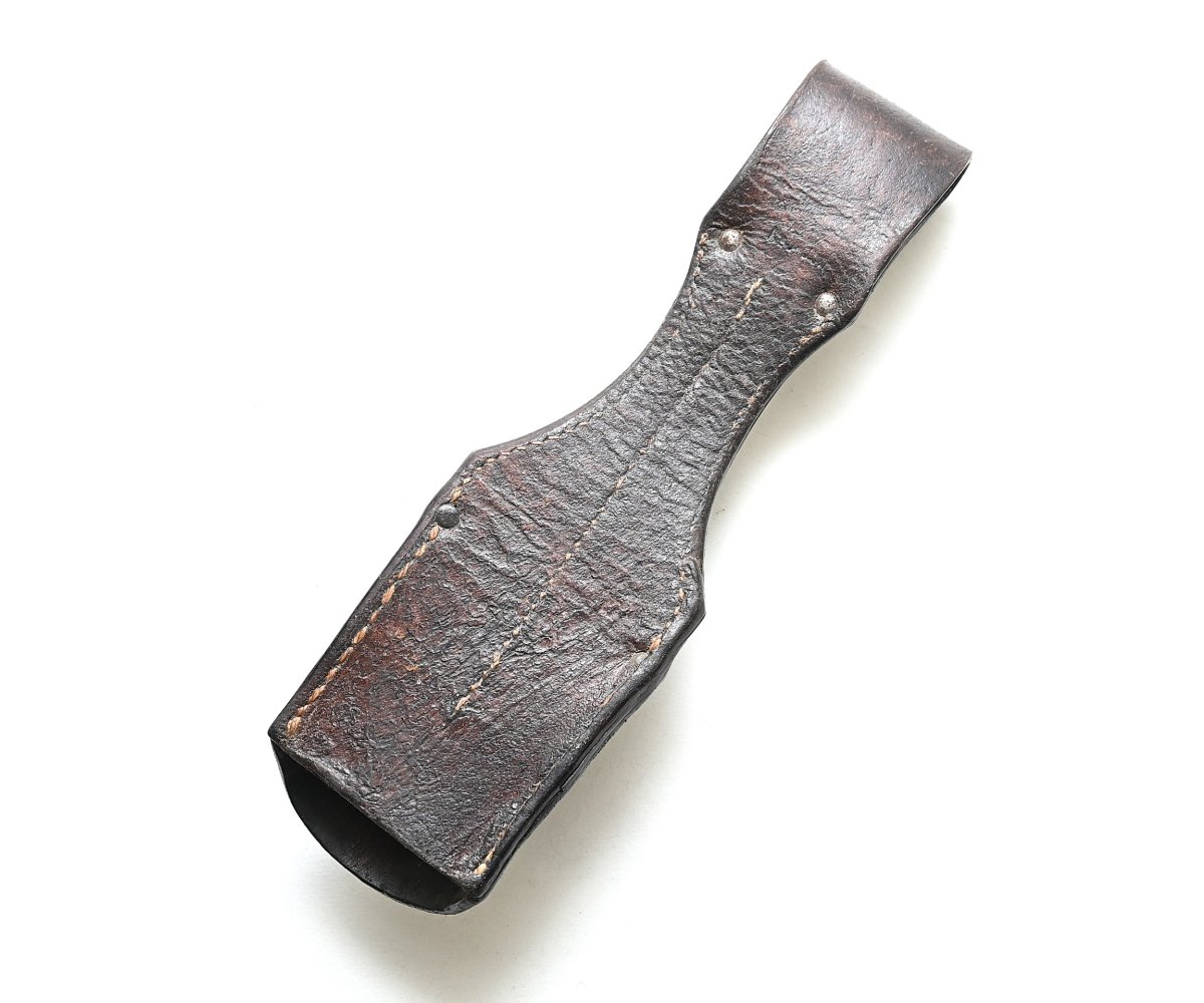 WW1 German 98/05 'Butcher' Bayonet Frog (1917) — image 3