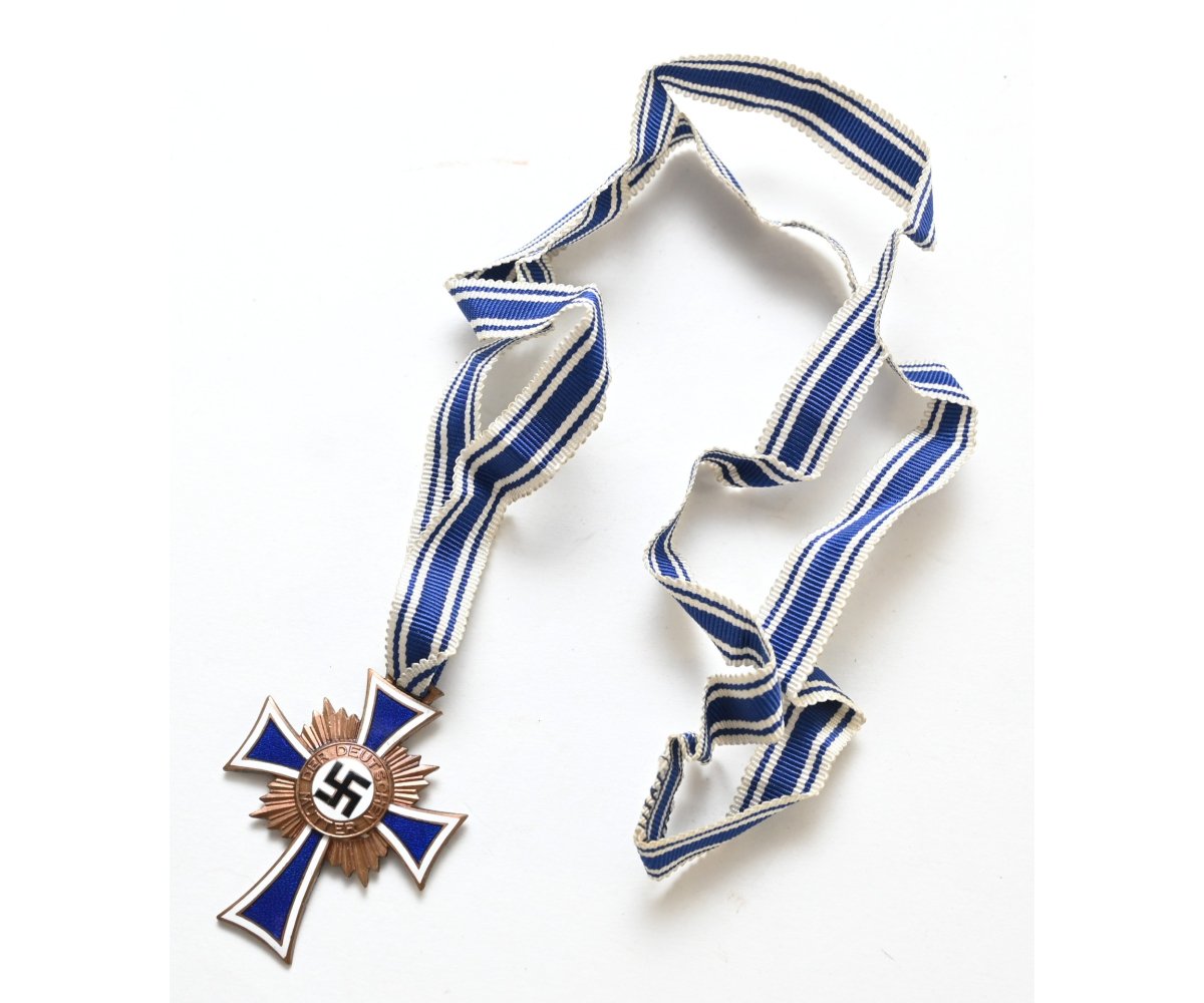 Mutter Kreuz in Bronze with Pouch — image 3