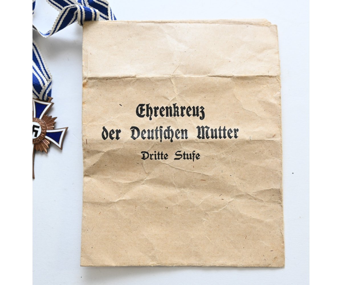 Mutter Kreuz in Bronze with Pouch — image 4