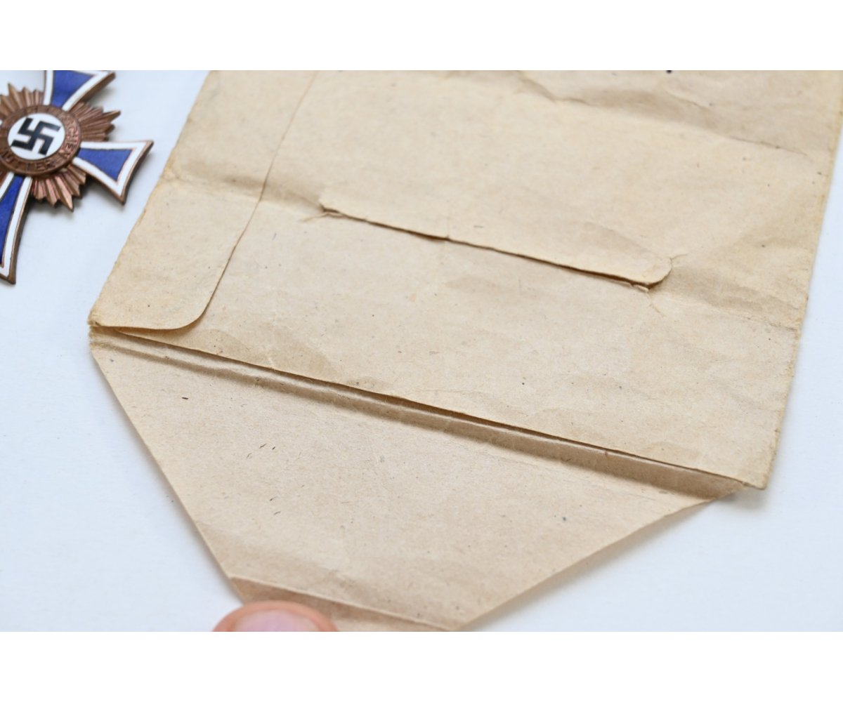 Mutter Kreuz in Bronze with Pouch — image 7