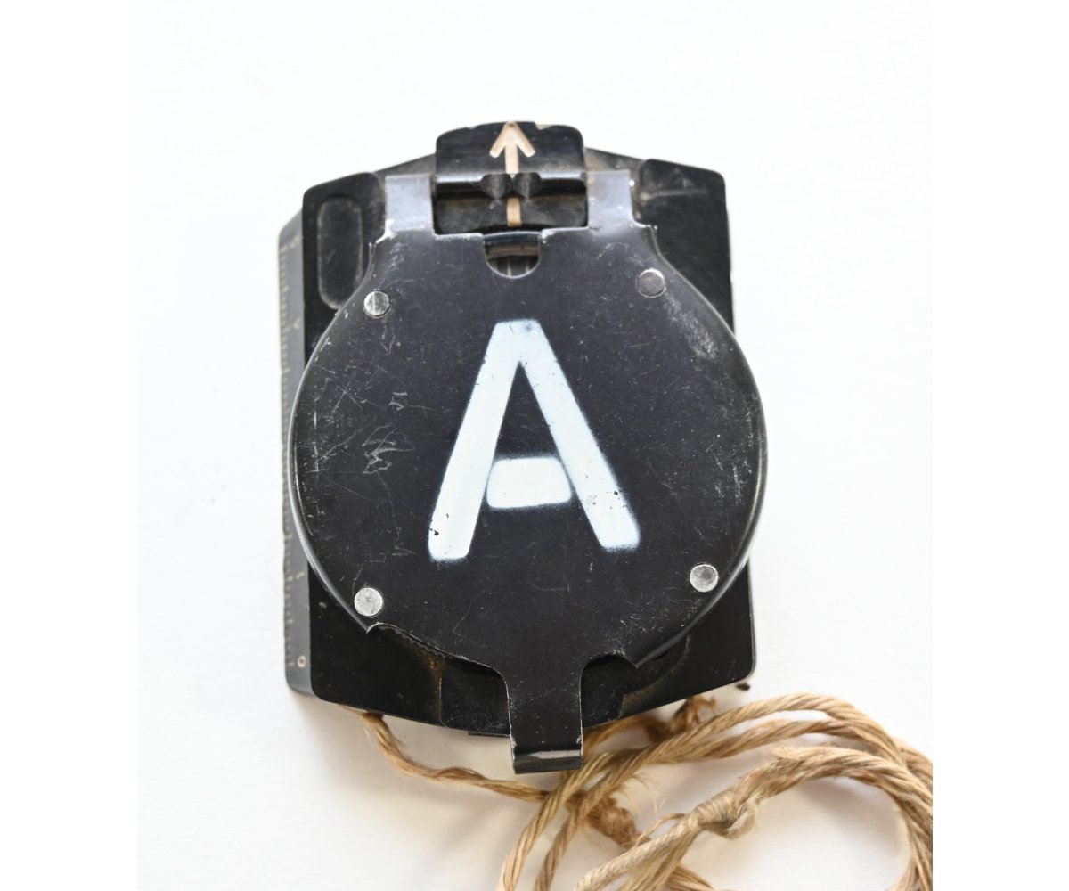 Bakelite Marschkompass (A) — image 2