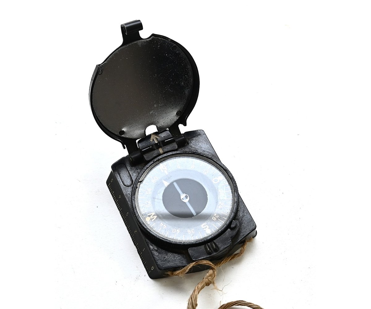 Bakelite Marschkompass (A) — image 3