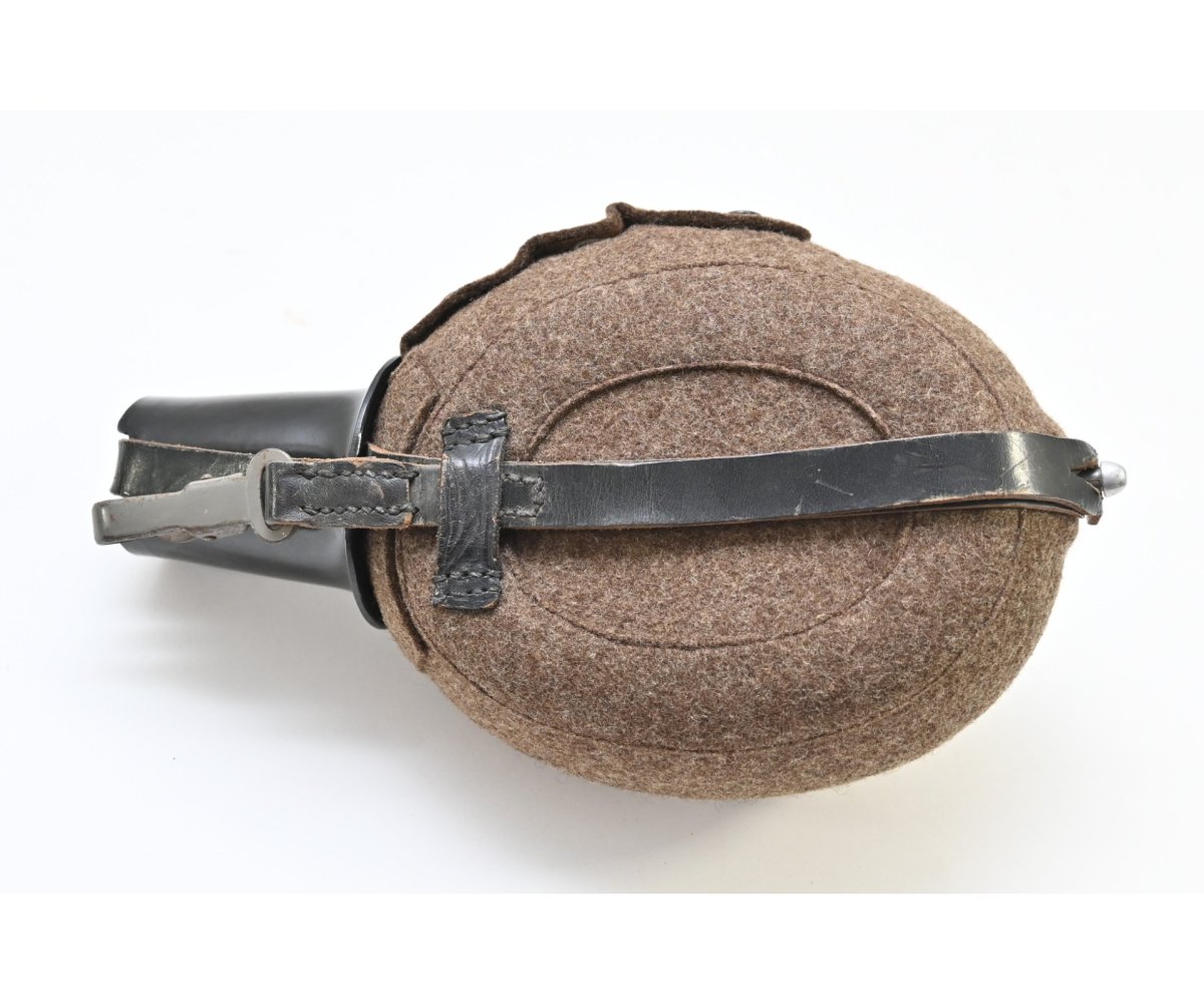 M31 1lt. Wehrmacht Canteen (MN42) — image 2