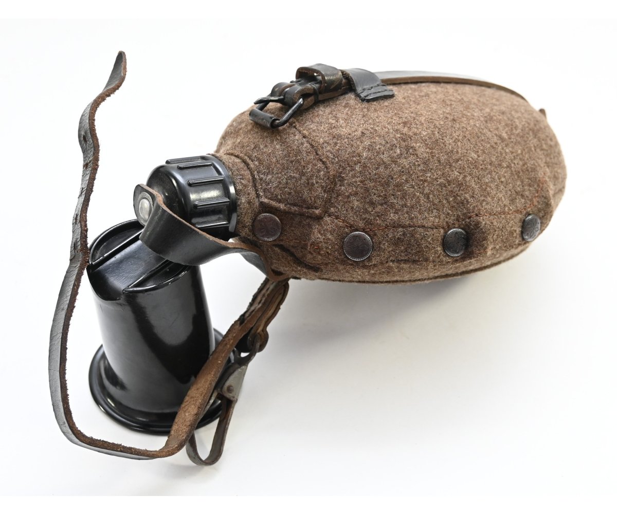 M31 1lt. Wehrmacht Canteen (MN42) — image 3