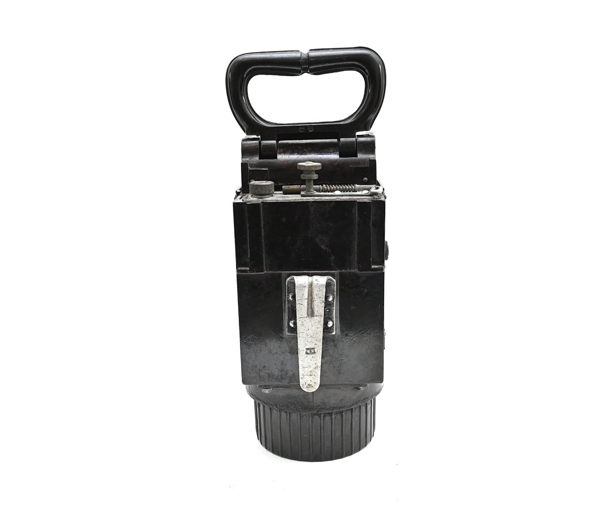 Bakelite Wehrmacht Einheitslaterne (WaA) — image 3
