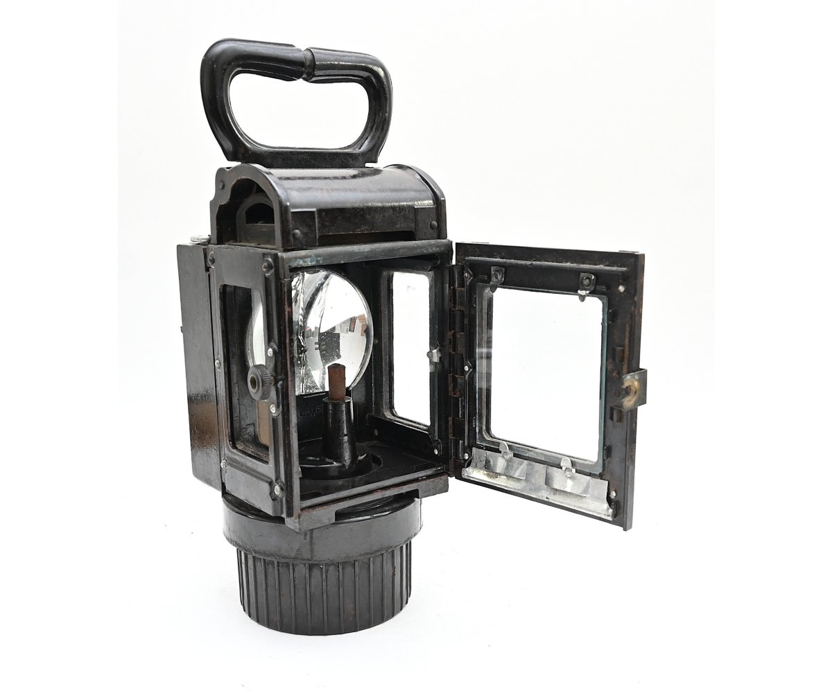 Bakelite Wehrmacht Einheitslaterne (WaA) — image 6