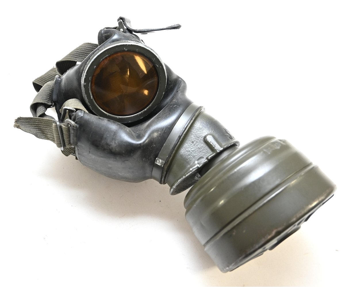 Black Rubber Wehrmacht Gasmask — image 2