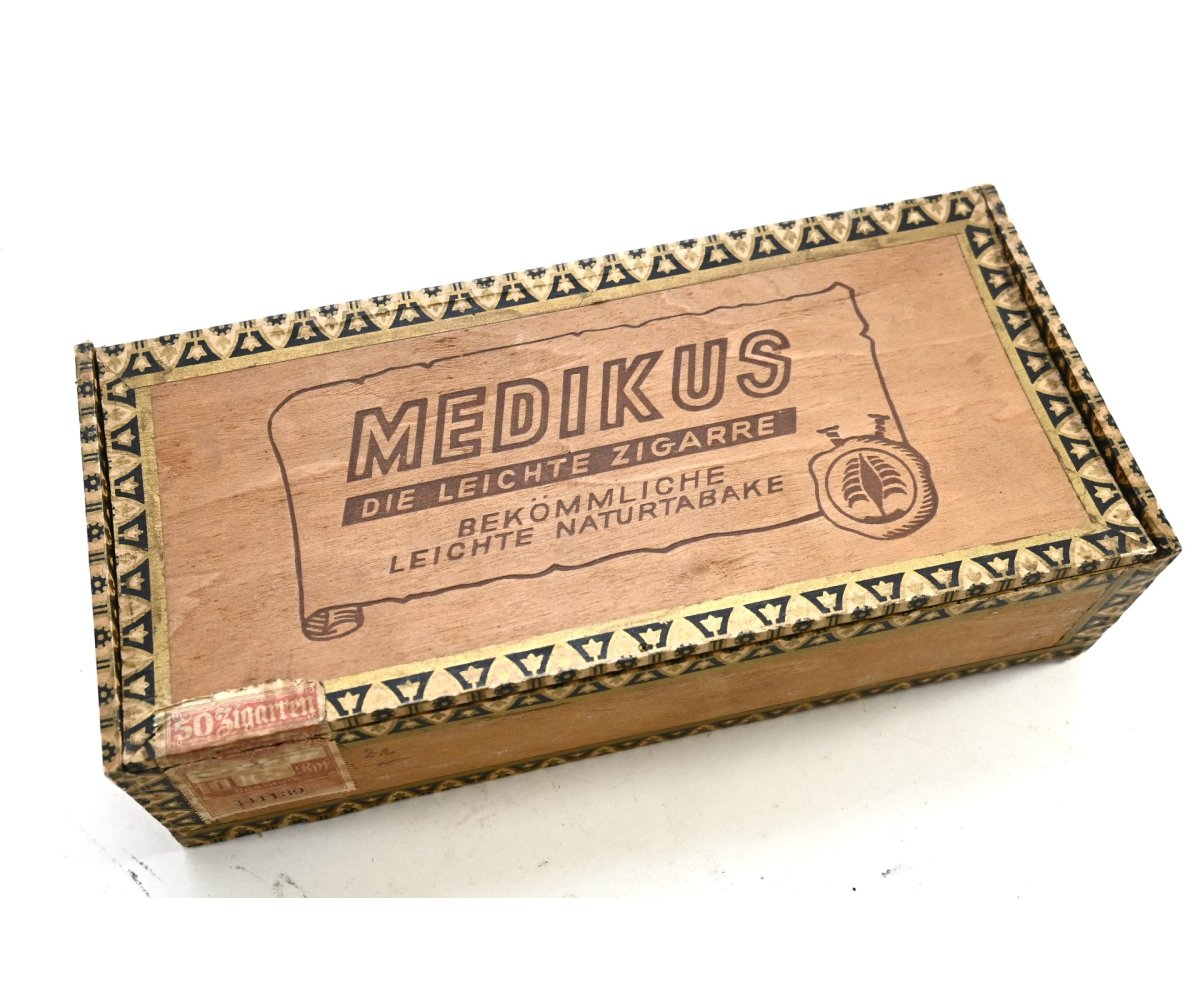 Period 'Medikus' Cigars Box — image 3