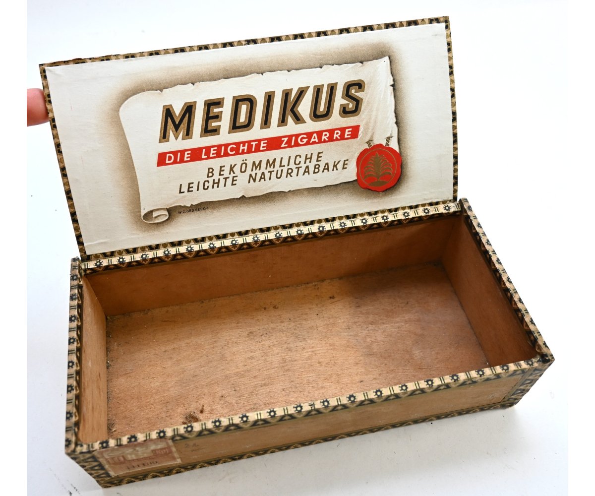 Period 'Medikus' Cigars Box — image 5