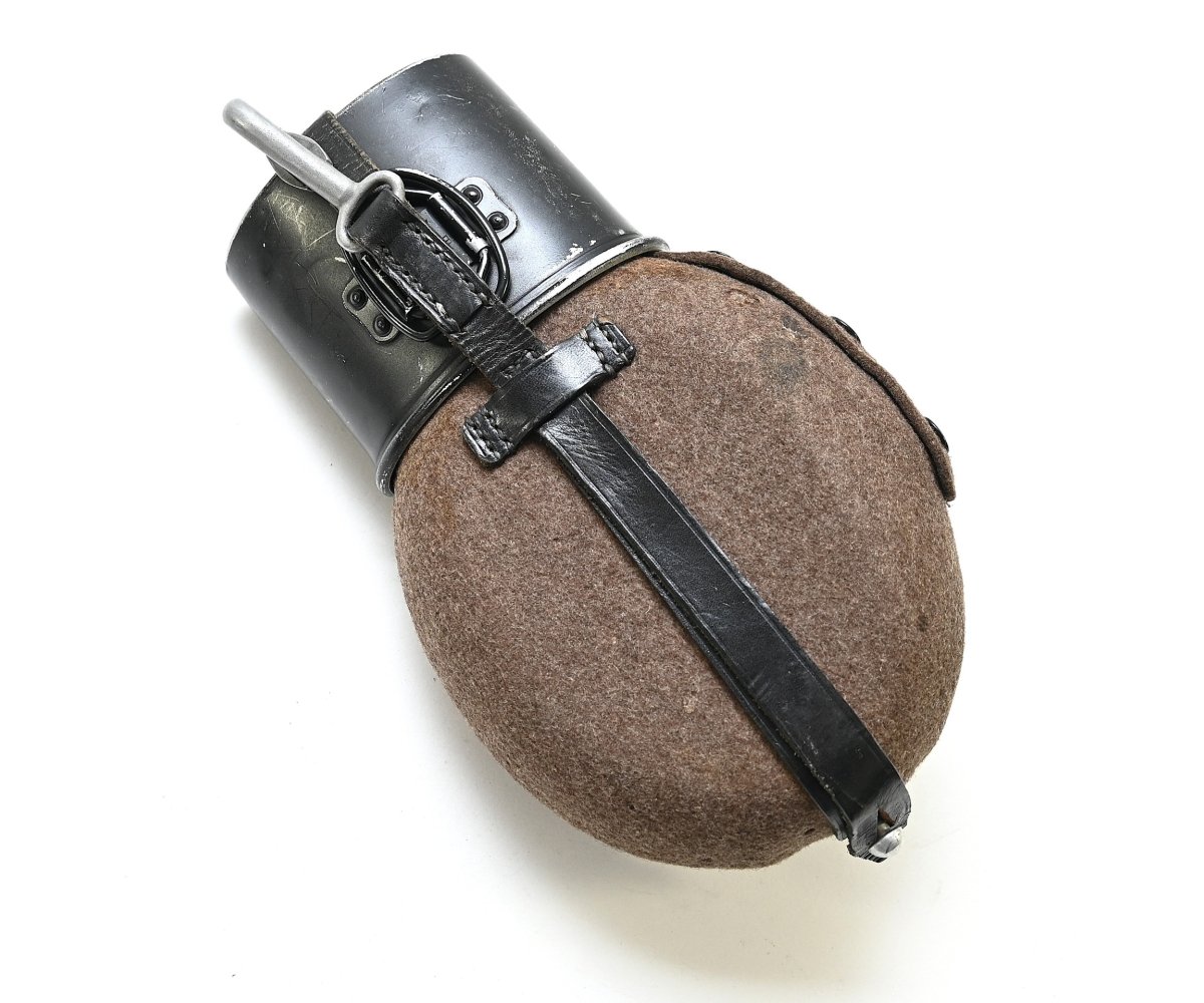 Matching! M31 Wehrmacht Canteen (E.E.F.35) — image 2