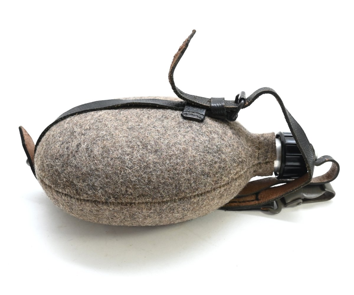 Wehrmacht M31 Canteen — image 2