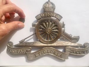LARGE ROYAL ARTILLERY K.C. SILVER-PLATED ACCOUTREMENT