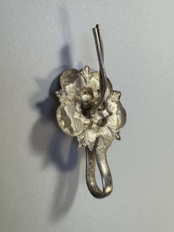 Victorian Silvered 8TH YORKSHIRE, W. RIDING RIFLE VOLUNTEER CORPS, OFFICER'S POUCH BADGE C.1880 TO 1883 — image 2