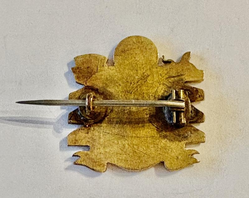 Sweetheart Brooch: The Queen's West Surrey — image 2