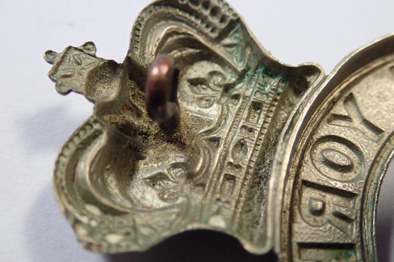 2nd Volunteer Battalion West Yorkshire Regiment Victorian Glengarry Badge. — image 3