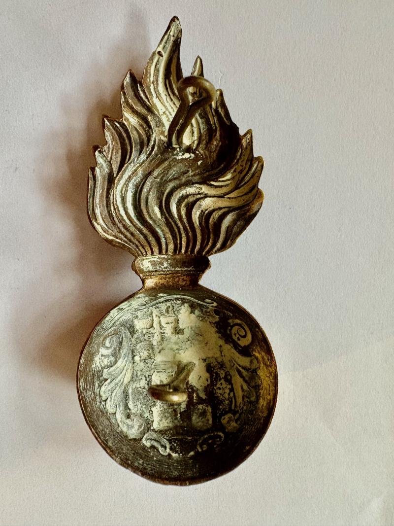 Royal Dublin Fusiliers Fur Grenade Badge — image 2