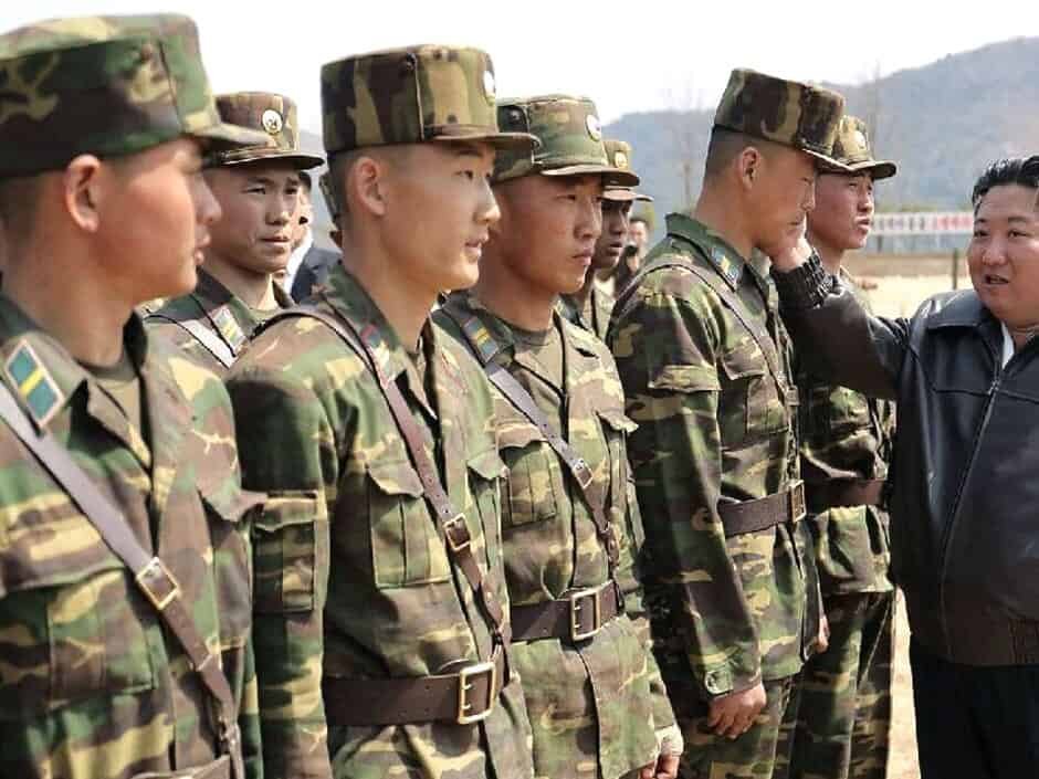North Korean DPRK Officer's Modern Woodland Camouflage Uniform & Hat — image 21