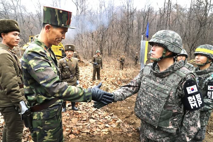 North Korean DPRK Officer's Modern Woodland Camouflage Uniform & Hat — image 22