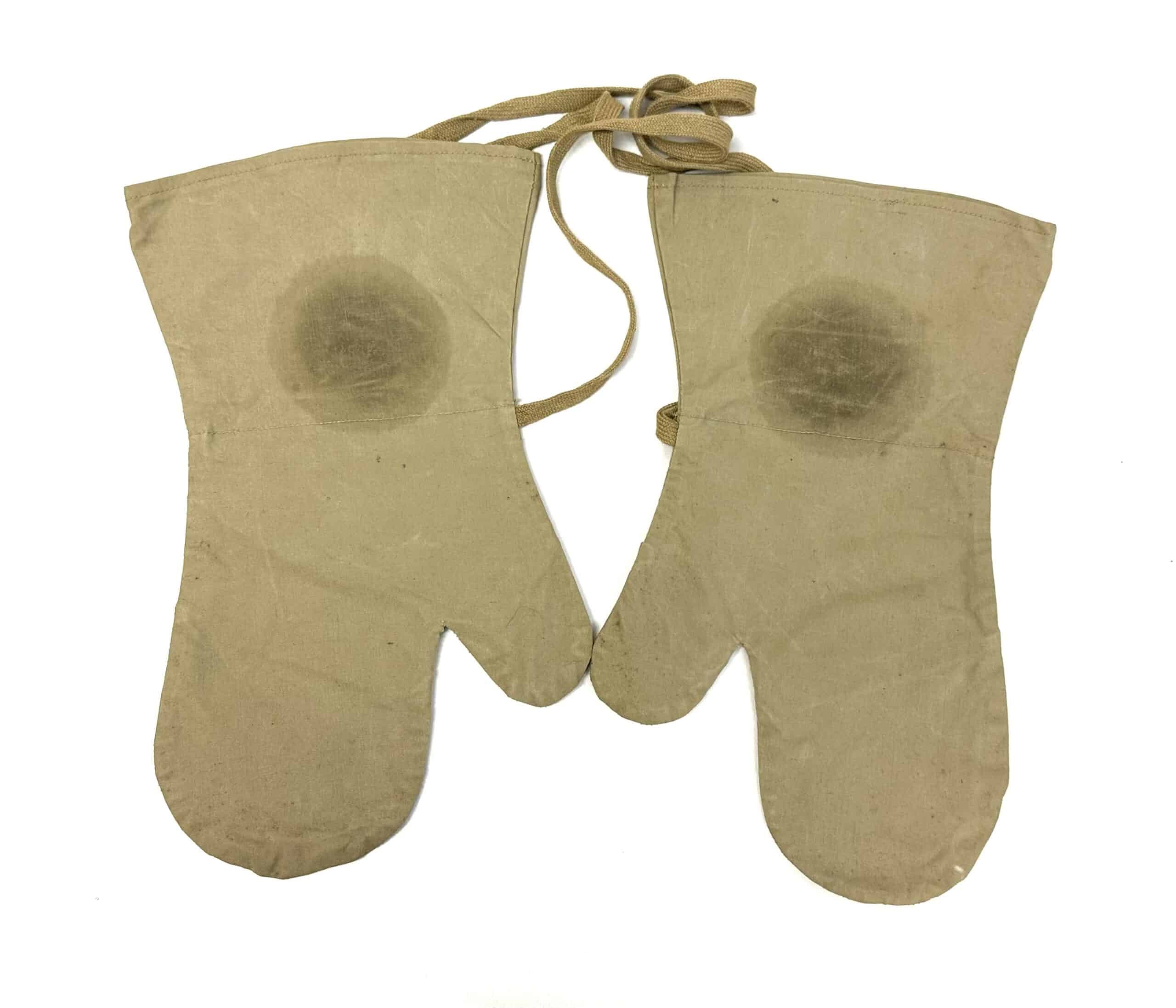 WW2 Japanese Jungle Mosquito Mittens 1939 Used — image 2