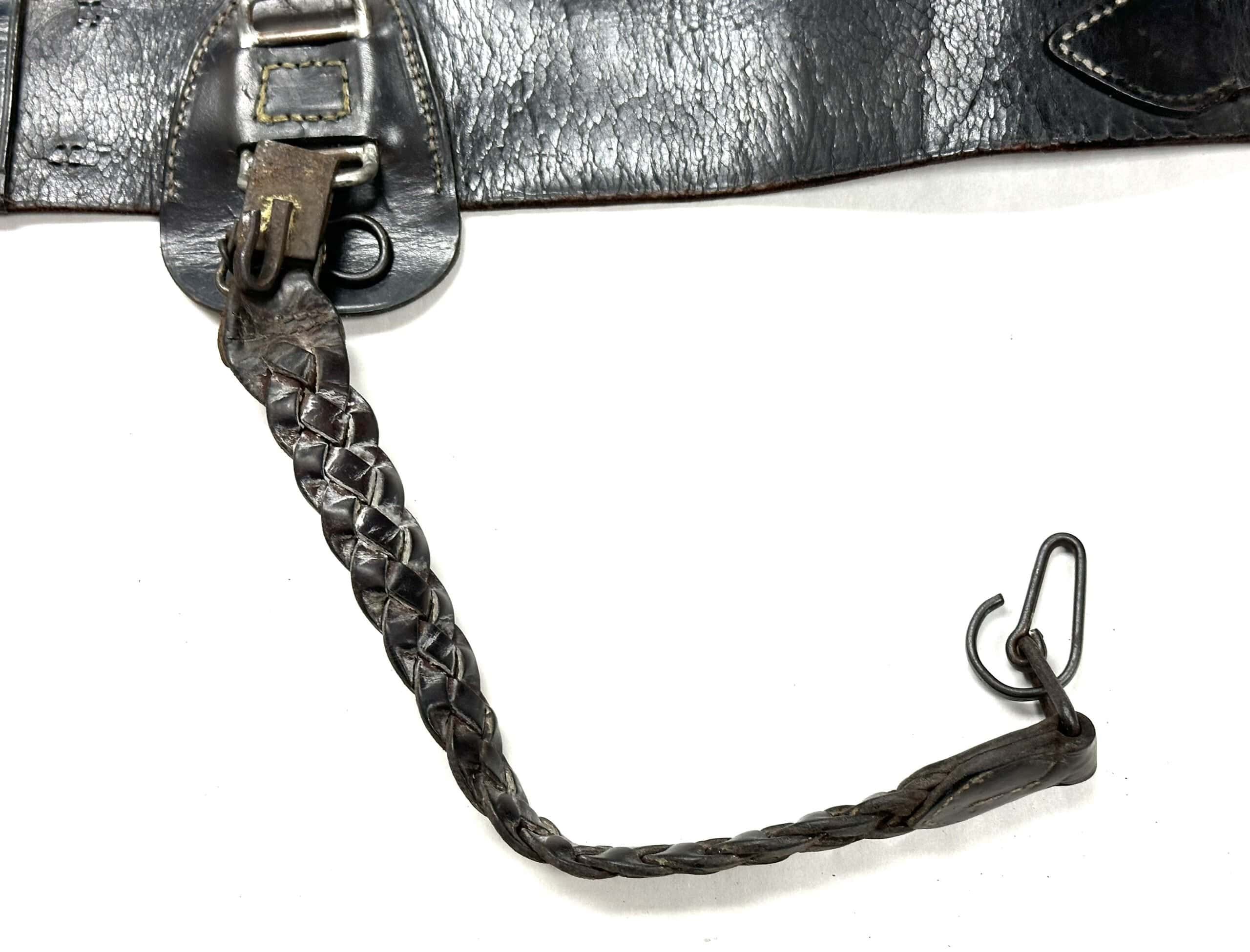 WW2 Japanese Army Officer Leather Sword Belt with Leather Gunto Hanger — image 5