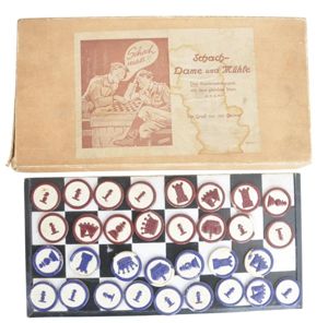 WW2 German Soldiers Chess Game Schacke-Dame Und Muelle