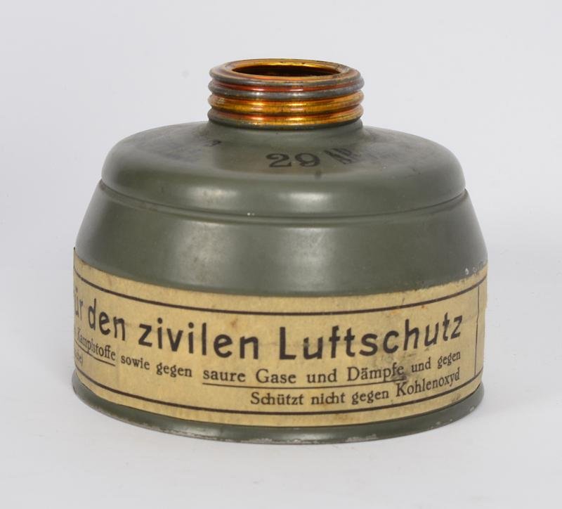 WW2 German Luftschutz Heavy Duty Gas Mask 1938 — image 4