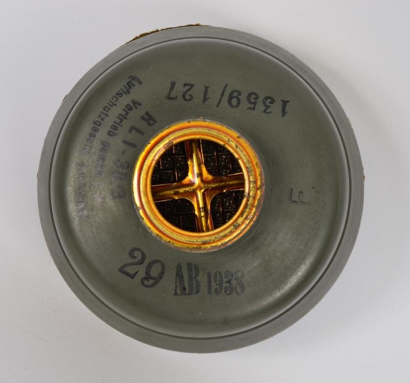 WW2 German Luftschutz Heavy Duty Gas Mask 1938 — image 5