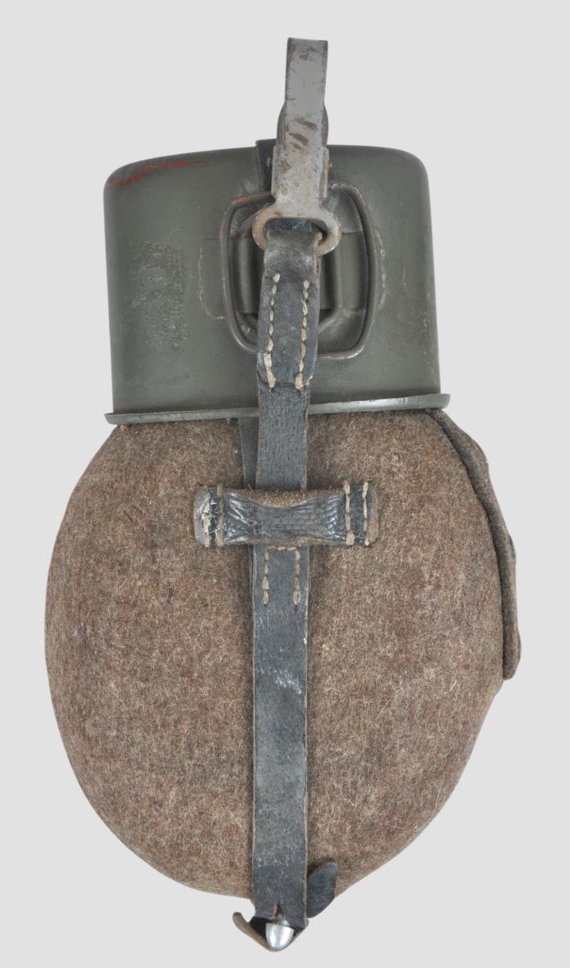 WW2 German Waterbottle With Olive Green Cup 1942 — image 2