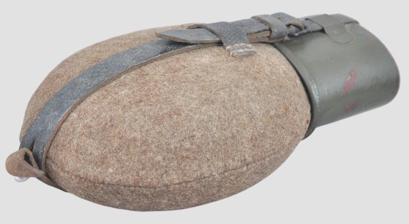 WW2 German Waterbottle With Olive Green Cup 1942 — image 3