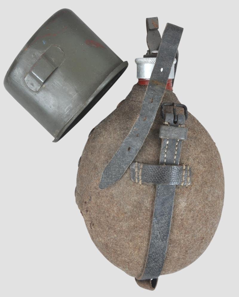 WW2 German Waterbottle With Olive Green Cup 1942 — image 5