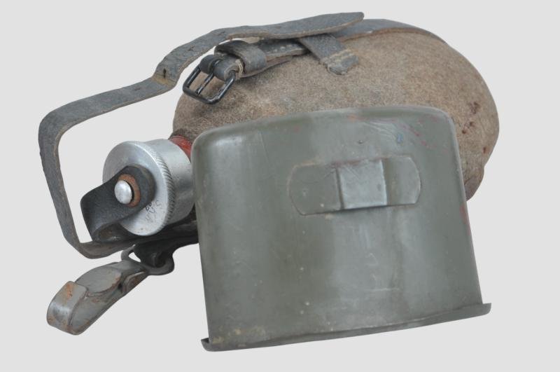 WW2 German Waterbottle With Olive Green Cup 1942 — image 7